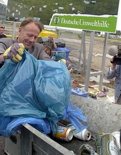 Dosenpfand-Aktion mit Trittin