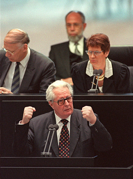 Bundestagssitzung im Reichstag (Archivfoto und Text 1994)