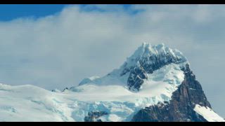 Berggipfel mit Felsen und Schnee, Torres del Paine Nationalpark, Patagonien, Chile