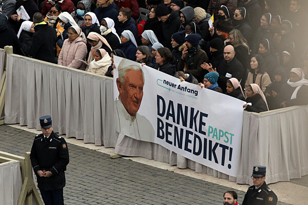 FUNERAL OF THE POPE
Pope Francis in St. Peter's Basilica in the Vatican celebrates the mass for the funeral of Pope Emeritus Benedict XVI