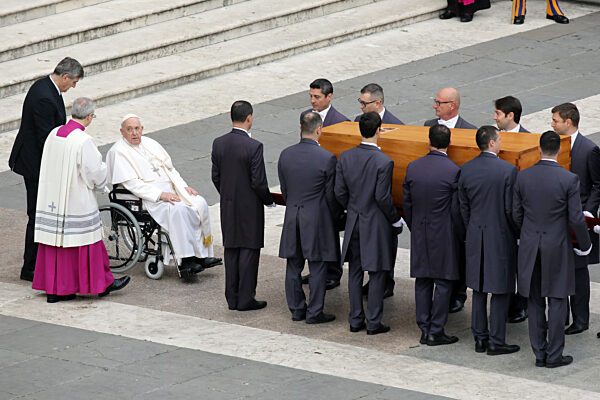 FUNERAL OF THE POPE
Pope Francis in St. Peter's Basilica in the Vatican celebrates the mass for the funeral of Pope Emeritus Benedict XVI