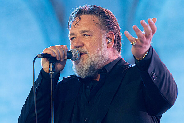 **NO WEB AND NEWSPAPERS ONLY FOR ITALY** Rome, Russel Crowe in the unusual guise of a singer in concert with his group the Indoor Garden Partcon at CinecittÃ 