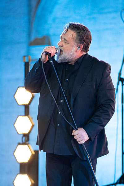 **NO WEB AND NEWSPAPERS ONLY FOR ITALY** Rome, Russel Crowe in the unusual guise of a singer in concert with his group the Indoor Garden Partcon at CinecittÃ 