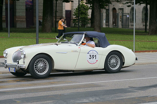 The forty-second edition of the 1000 Miglia 2024 has started with departure from Brescia and first stop in Bergamo.
