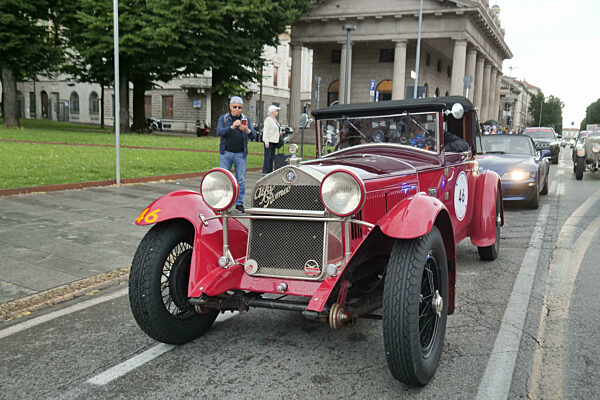 The forty-second edition of the 1000 Miglia 2024 has started with departure from Brescia and first stop in Bergamo.