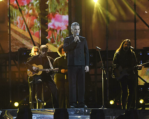 Napoli, Serata finale di X-Factor 2024 in piazza del Plebiscito
