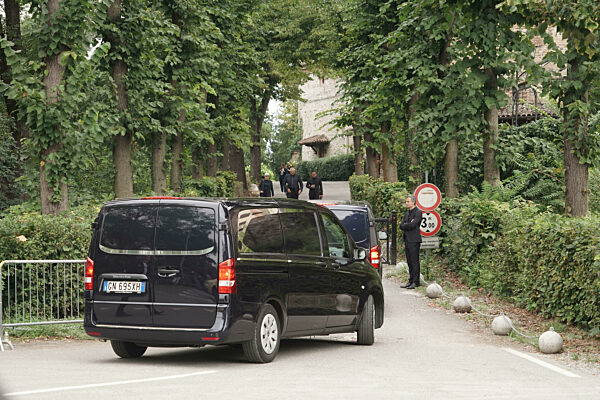Rivalta, Giorgio Armani's funeral, held privately at the San Martino church