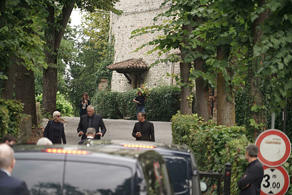 Rivalta, Giorgio Armani's funeral, held privately at the San Martino church