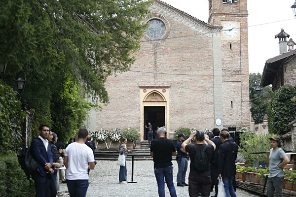 Rivalta, Giorgio Armani's funeral, private at the San Martino church