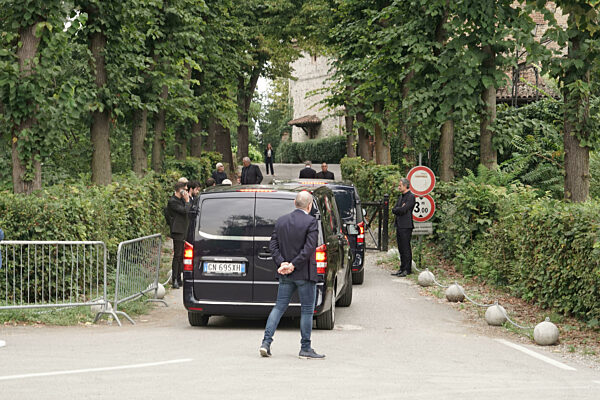 Rivalta, Giorgio Armani's funeral, held privately at the San Martino church