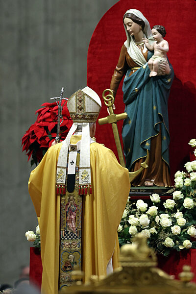 Religion: Pope Leo XIV presides over the Christmas Eve Mass