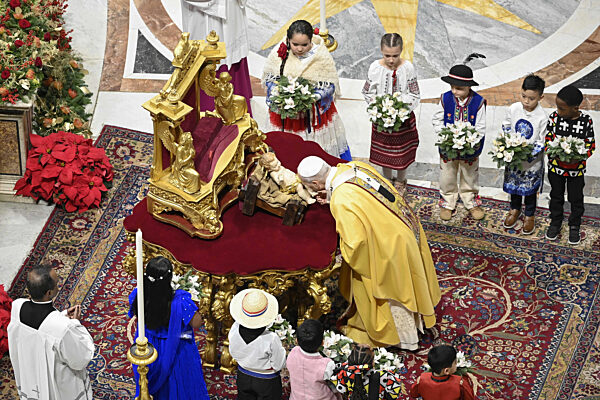 ITALY -  POPE LEO XIV DURING THE CHRISTMAS EVE MASS AT ST PETER'S BASILICA  IN THE VATICAN - 2025/12/24