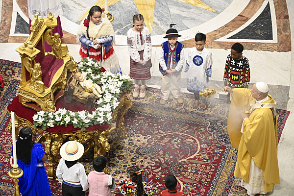 ITALY -  POPE LEO XIV DURING THE CHRISTMAS EVE MASS AT ST PETER'S BASILICA  IN THE VATICAN - 2025/12/24