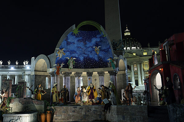Religion: Pope Leo XIV presides over the Christmas Eve Mass