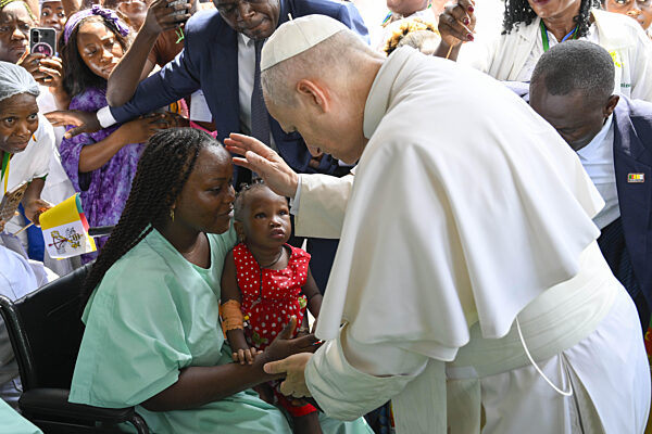 CAMEROON - POPE  LEO XIV  DURING  THE  PRIVATE VISIT TO SAINT PAUL CATHOLIC HOSPITAL IN DOUALA - 2026/4/17