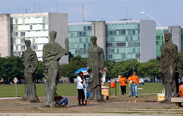 Die vier Statuen der Evangelisten in Brasilia