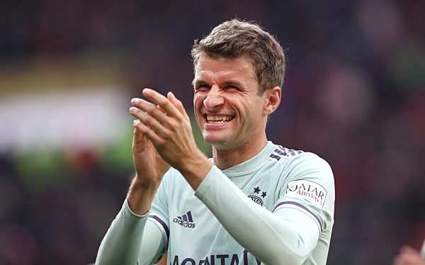 firo sportphoto
Gemäß den Vorgaben der DFL Deutsche Fußball Liga ist es untersagt, in dem Stadion und/oder vom Spiel angefertigte Fotoaufnahmen in Form von Sequenzbildern und/oder videoähnlichen Fotostrecken zu verwerten bzw. verwerten zu lassen. 
DFL