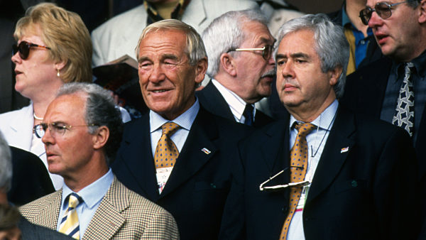 Fuv_ball, firo :     09.06.1996
Fuv_ball EM Euro Europameisterschaft 1996
Gruppenphase , Gruppe 3 , Gruppe C , Archivfoto , Archivbilder 
Deutschland - Tschechien 2:0