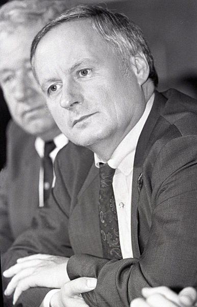 firo : 10/1990
Politik Archiv
Bundestagswahlkampf 1990 erste Wahl nach der deutschen Einheit
Spitzenkandidat Oskar Lafontaine der SPD bei einer Wahlkampfveranstaltung in der Halle Münsterland in Münster