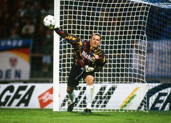 firo : 30.08.1995
Fußball: Fussball: Archivfotos , Archivfoto , Archivbilder Bundesliga 1. Liga  
1995/1996, 95/96
FC Schalke 04 - Fortuna Düsseldorf 1:1