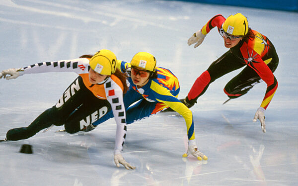 firo : 19.02.1998
Wintersport, Sport : Archivfotos , Archivfoto , Olympia Olympische Spiele Olympiade
Nagano 1998, 98, Olympia in Japan
Shorttrack Short Track Frauen Damen 500 Meter