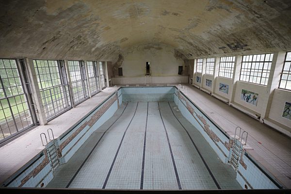 Land und Leute, Olympisches Dorf 1936 Berlin
Hier die Trainings Schwimmhalle