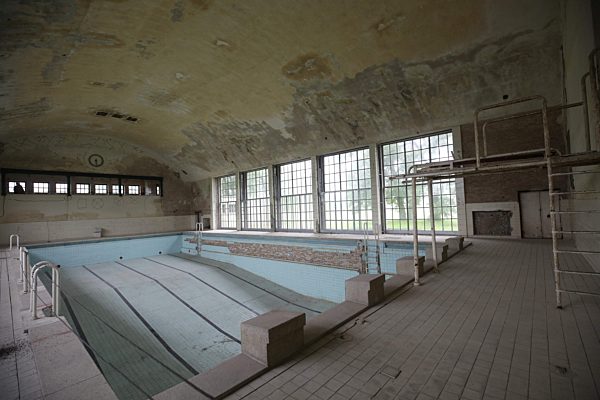 Land und Leute, Olympisches Dorf 1936 Berlin
Hier die Trainings Schwimmhalle
