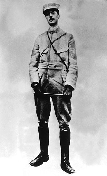 Gaulle, Charles de (Lille ,1890-Colombey-les-deuxEglises, 1970)...