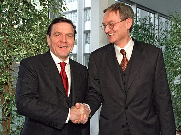 Schröder führt neuen BND-Präsident Hanning in Amt ein