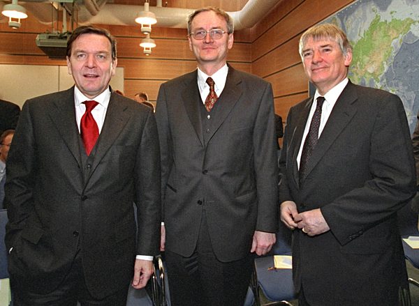 Schröder führt neuen BND-Präsident Hanning in Amt ein