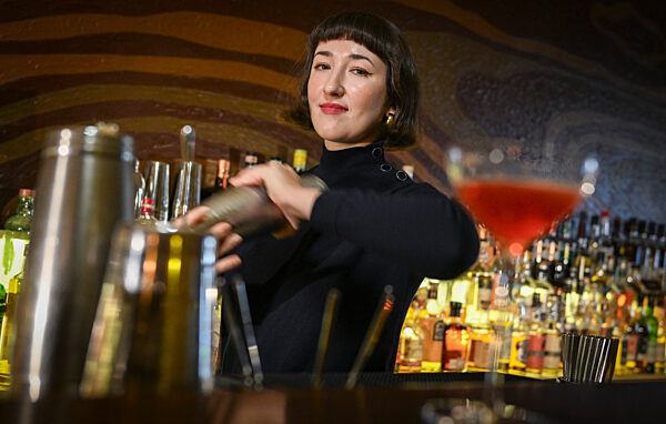 Bartenderin Maria Gorbatschova von der Green Door Bar