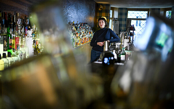 Bartenderin Maria Gorbatschova von der Green Door Bar
