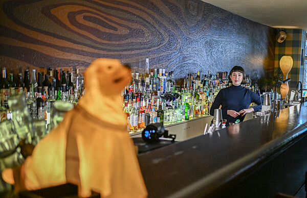 Bartenderin Maria Gorbatschova von der Green Door Bar