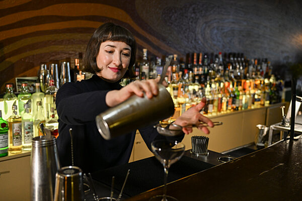 Bartenderin Maria Gorbatschova von der Green Door Bar