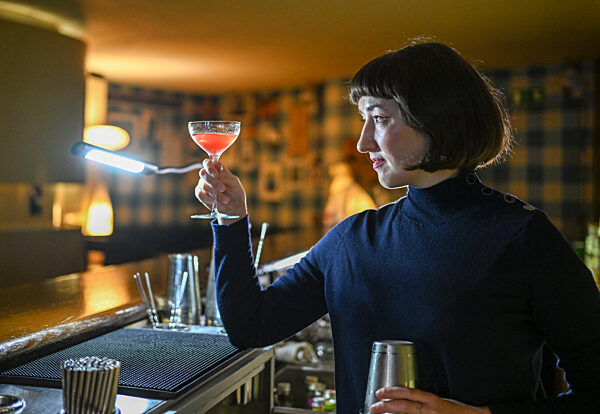 Bartenderin Maria Gorbatschova von der Green Door Bar