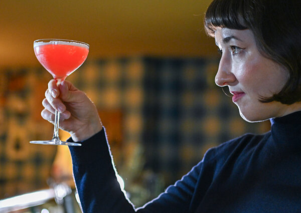 Bartenderin Maria Gorbatschova von der Green Door Bar