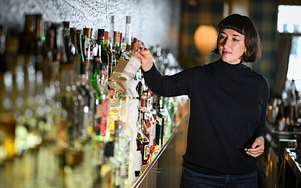 Bartenderin Maria Gorbatschova von der Green Door Bar