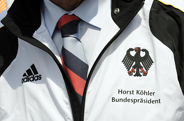 Bildtext: Bei der offiziellen Verabschiedung deutscher Olympia-Athleten für...