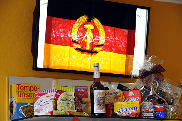 "Stasi-Kneipe" im Osten Berlins eröffnet