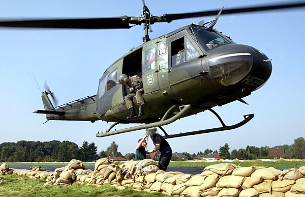 Hochwasser in Dannenberg: Sandsack-Transport