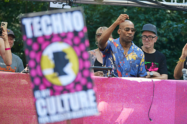 "Rave the Planet"-Technoparade