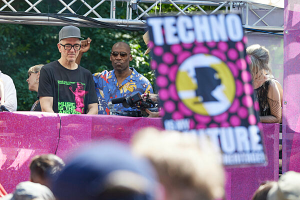 "Rave the Planet"-Technoparade