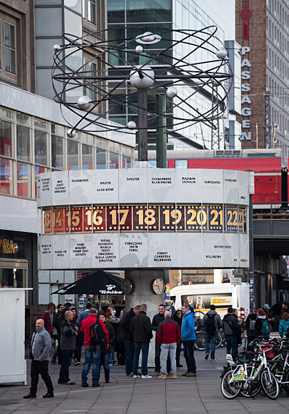 50 Jahre Weltzeituhr am Alexanderplatz