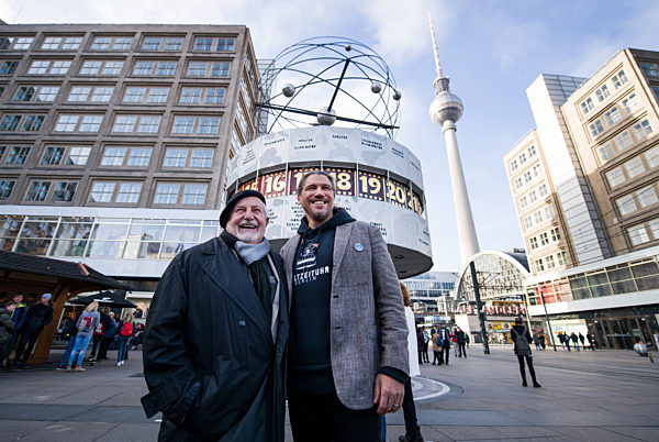 50 Jahre Weltzeituhr am Alexanderplatz