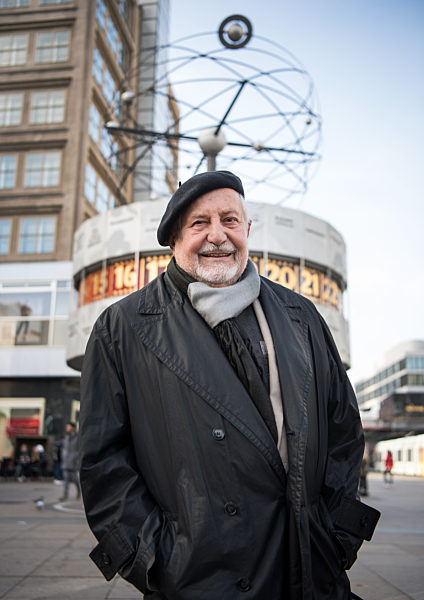 50 Jahre Weltzeituhr am Alexanderplatz