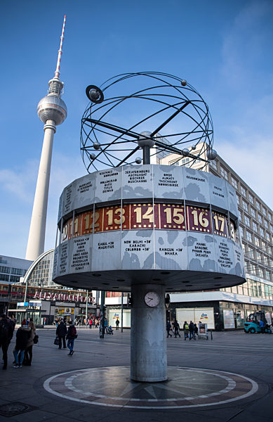 50 Jahre Weltzeituhr am Alexanderplatz