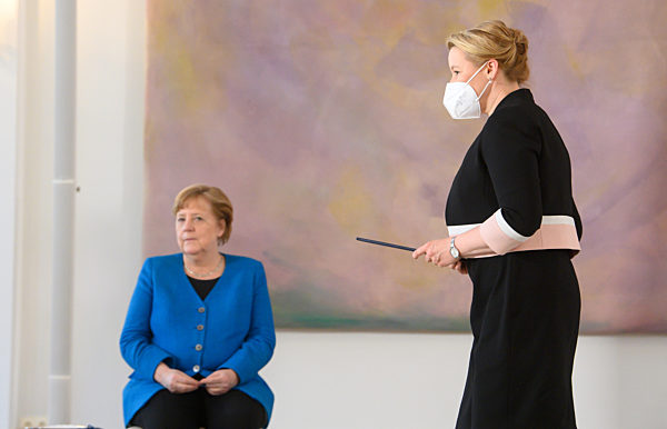 Bundespräsident entlässt und ernennt Familienministerin