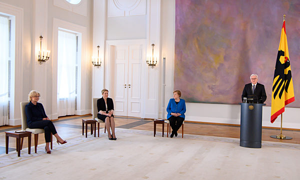Bundespräsident entlässt und ernennt Familienministerin
