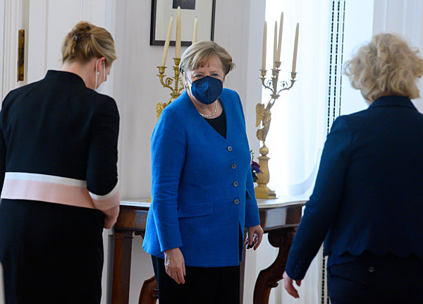 Bundespräsident entlässt und ernennt Familienministerin