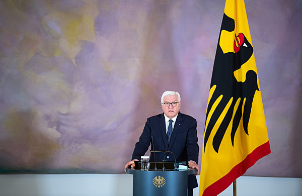 Steinmeier verleiht Bundesverdienstkreuz an Jens Arlt